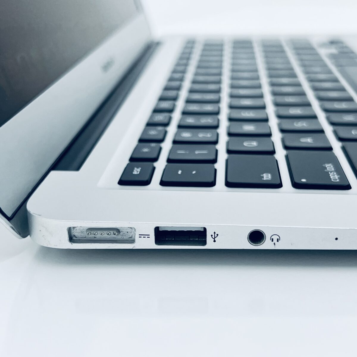 13.3" MacBook Air / Stock No – 7868192 - Image 6