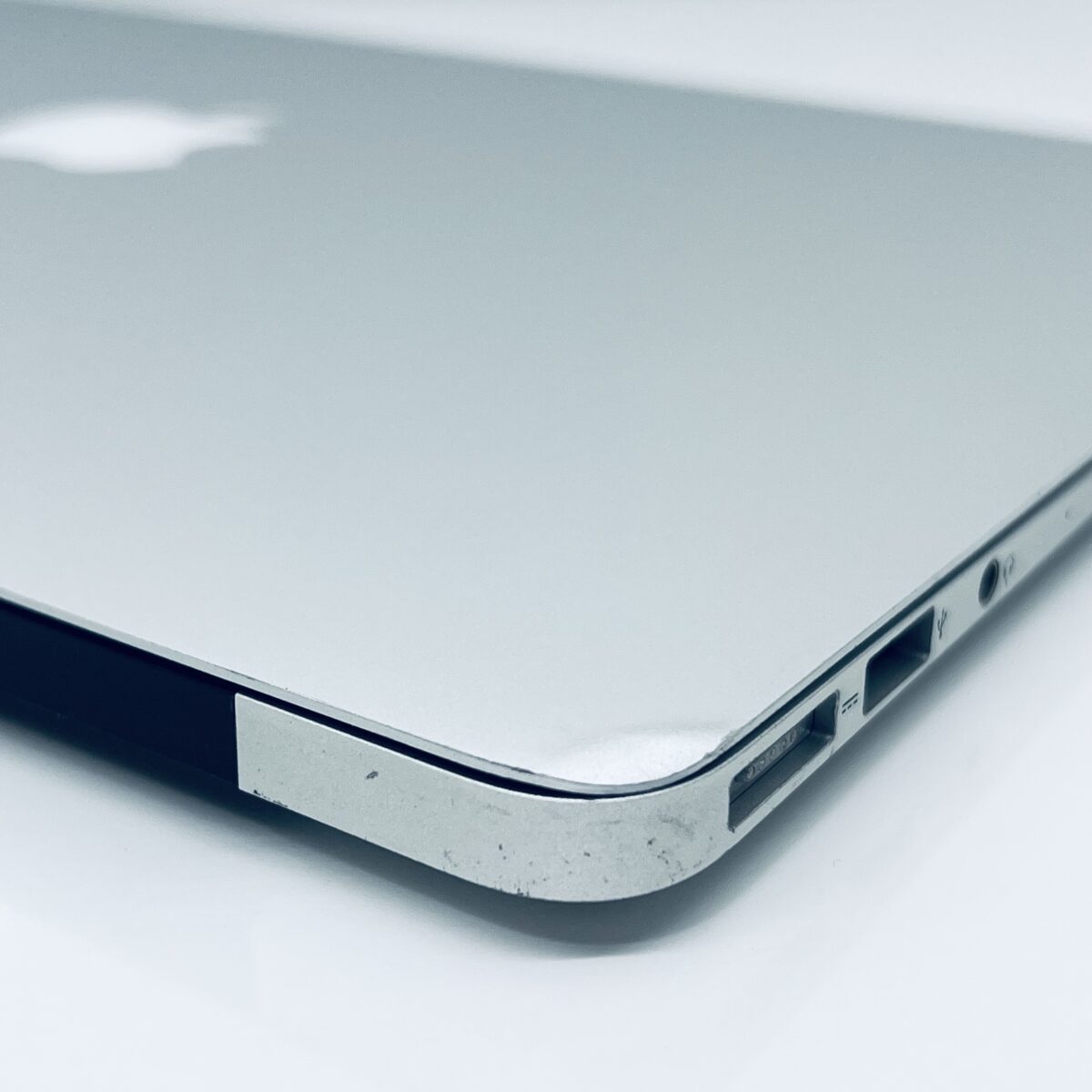 13.3" MacBook Air / Stock No – 7868192 - Image 12