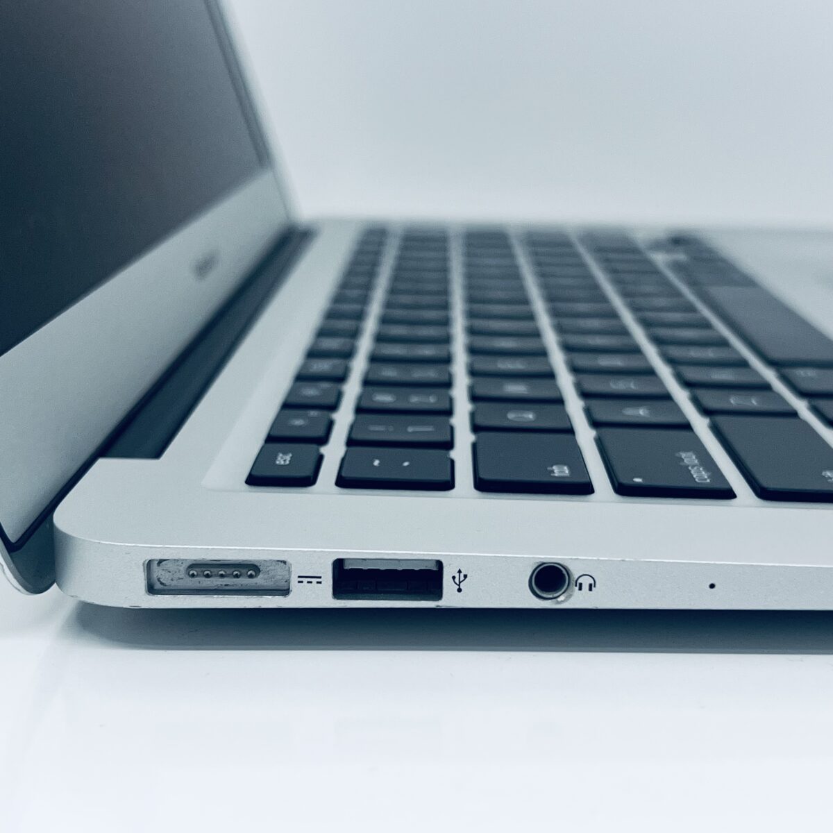 13.3" MacBook Air / Stock No – 7868193 - Image 6