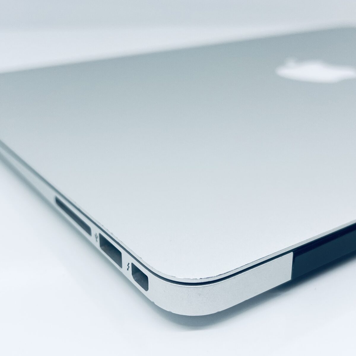 13.3" MacBook Air / Stock No – 7868240 - Image 12