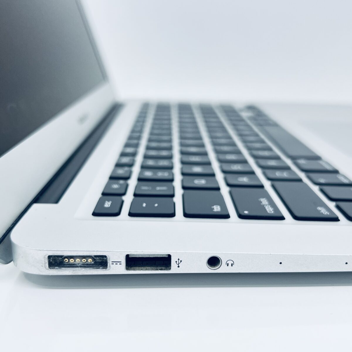 13.3" MacBook Air / Stock No – 7868223 - Image 6