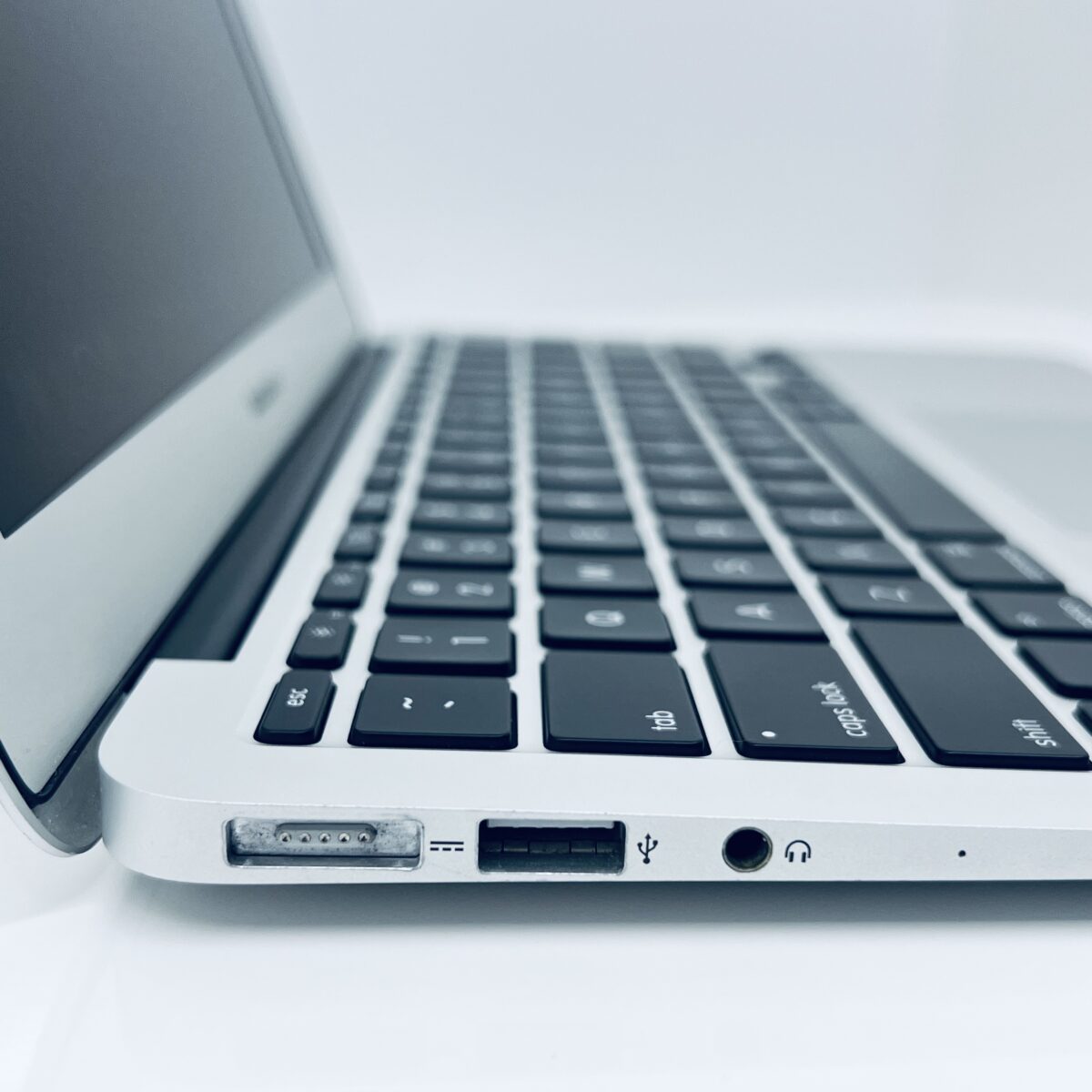 11.6" MacBook Air / Stock No – 7868226 - Image 6