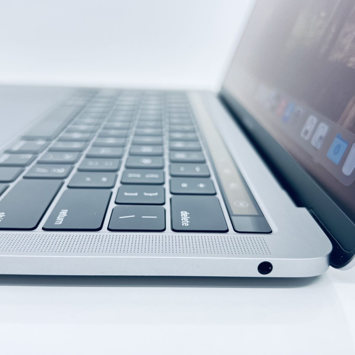 13.3" MacBook Pro / 7868128 - Image 3