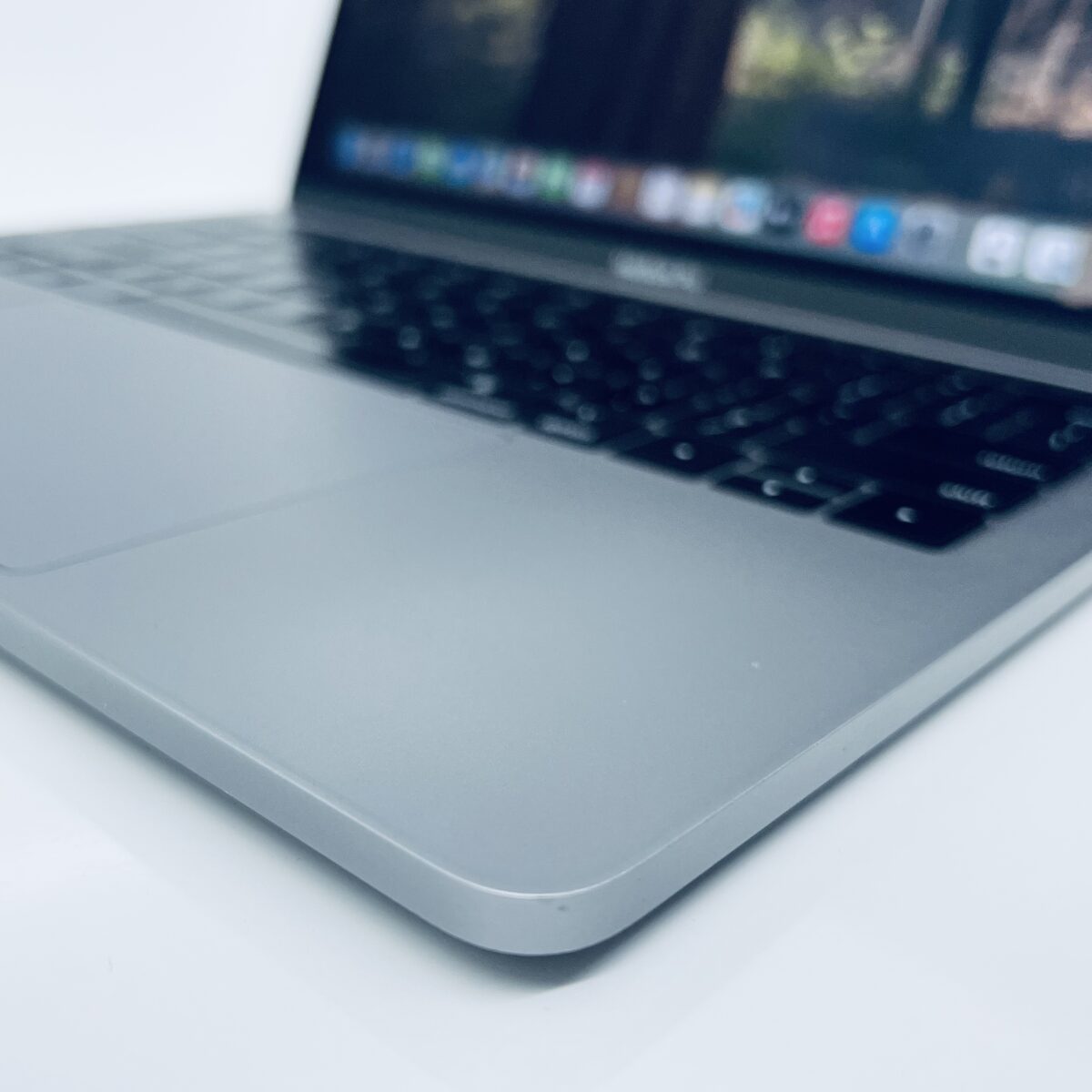 13.3" MacBook Pro / 7868128 - Image 4