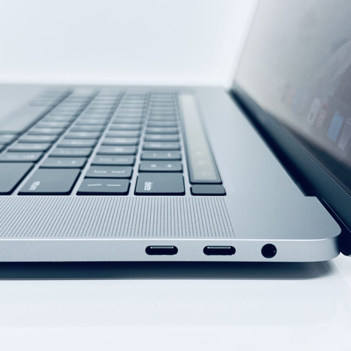 16" MacBook Pro / 7868270 - Image 3