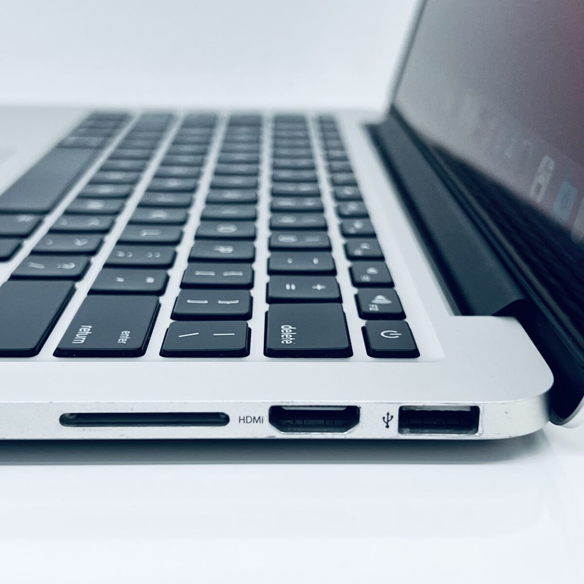 13.3" MacBook Pro / 7868272 - Image 3