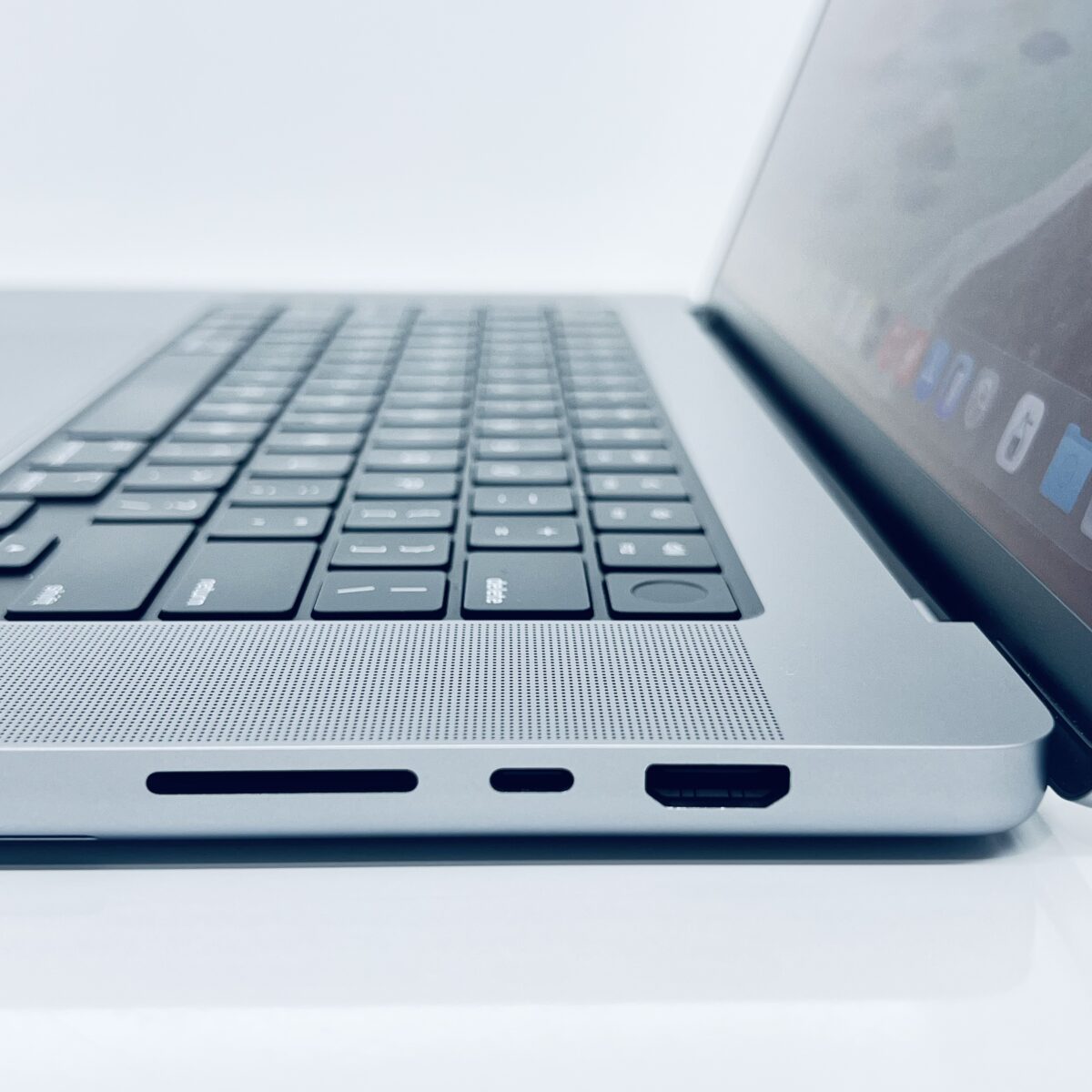 16" MacBook Pro - M1 Pro / 7868285 - Image 3